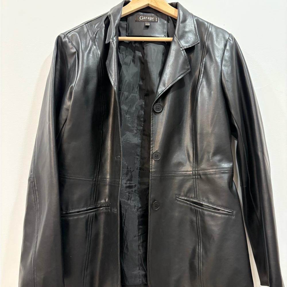 Vintage Women's Black Leather Jacket